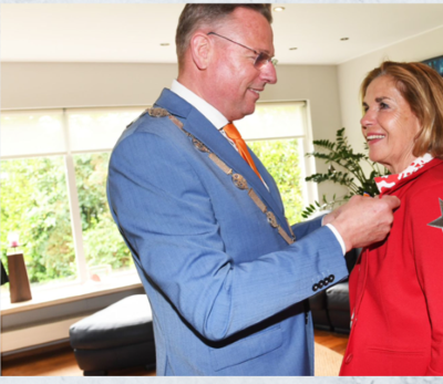 Astrid van den Hoogenband Ridder in de orde van Oranje Nassau