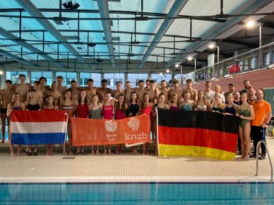 KNZB zwemmers en coaches op stage in Duitsland
